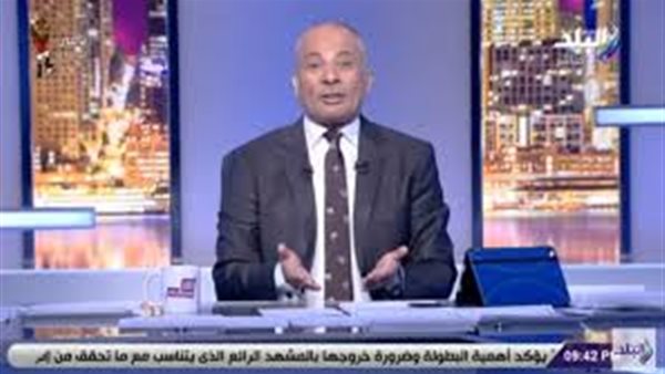 أحمد موسى : «ناس بتتخانق في مارينا بالكراسي وناس بتشتغل في درجة حرارة 45» (فيديو) 