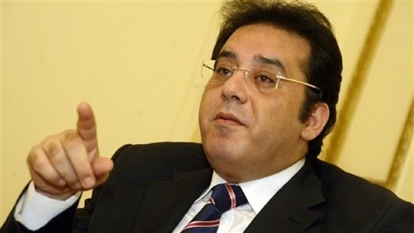 محمد الباز: أيمن نور يستغل الأطفال فى تركيا ويتاجر بهم 