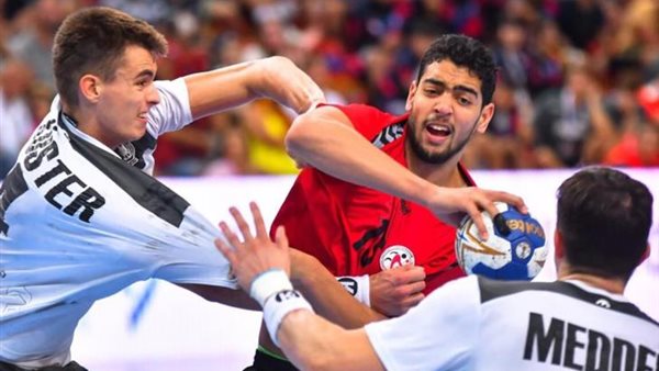 والدة أفضل لاعب بمونديال مقدونيا: كنت طايرة من الفرح لحظة الفوز باللقب