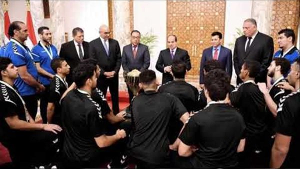 أحمد موسى : «أبطال اليد تدربوا سنتين عشان كأس العالم.. وبهوات كرة القدم بيتفسحوا» (فيديو)