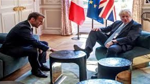 خالد شقير يكشف حقيقة صورة رئيس وزراء بريطانيا مع ماكرون 