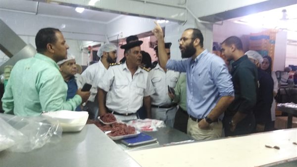 خلال حملة موسعة للرقابة على عدد من المنشأت الغذائية..الصحة: ضبط وإعدام ٥ أطنان و ٤٦٦ كجم من الأغذية الفاسدة (صور)