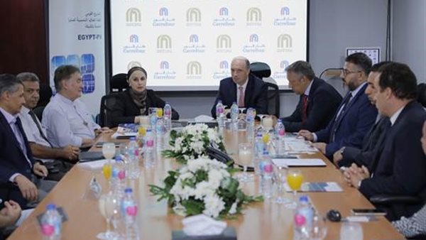 ماجد الفطيم للتجزئة ومركز تحديث الصناعة يوقعان إتفاقية لإستكمال تنفيذ محطات الطاقة الشمسية بفروع كارفور(صور)