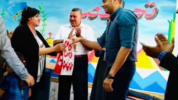 تكريم الفنان عصام السقا ابن قرية نواي في مسقط رأسه بمحافظة المنيا (صور)