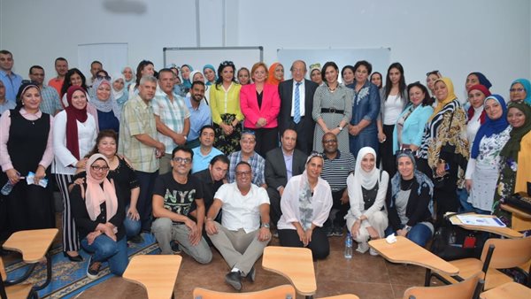 الدكتور وسيم السيسى يلقى أولى محاضراته بـمدارس 