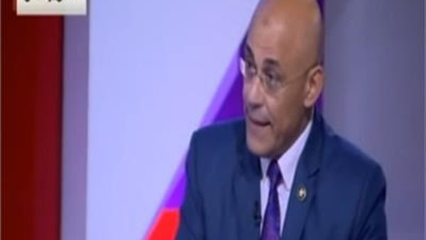 خبير اقتصادي يطالب المصريين باتباع سياسة ترشيد الاستهلاك (فيديو)