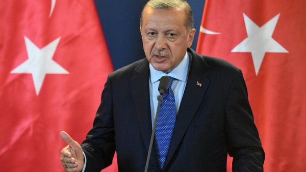 أحمد موسى: أردوغان يبتز أوروبا ويطالبهم بـ 40 مليار دولار مقابل استضافة السوريين (فيديو)