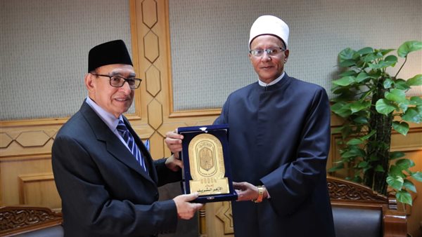 الشيخ صالح عباس خلال استقباله وفد اندونيسي: المنهج الأزهري الوسطي صالح لكل زمان ومكان (صور)