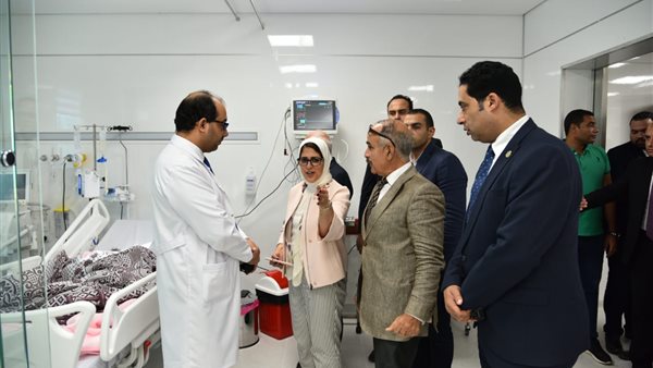 خلال تفقدها سير العمل بمستشفى النصر ببورسعيد.. وزيرة الصحة تشيد بتطبيق الصيدلة الإكلينيكية بالمنظومة الجديدة(صور)