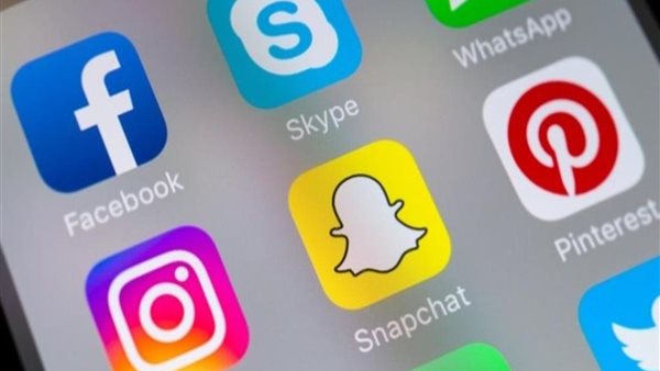 أخصائي طب نفسي يطالب بحجب الإعجاب على منشورات مواقع التواصل