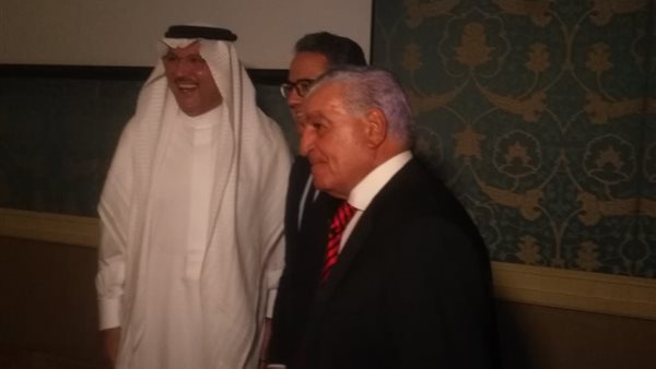 السفير السعودي بالقاهرة يشارك في حفل توقيع كتاب زاهى حواس (صور)