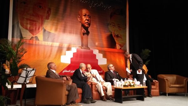 علاء عبد الهادى: أحمد شوقى شاعر لن يتكرر والمؤسسة الرسمية تجاهلته