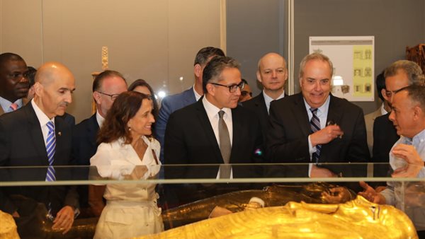 العرض الاول لتابوت الكاهن نچم عنخ المذهب بمصر بعد استعادته من الولايات المتحدة الأمريكية (صور)