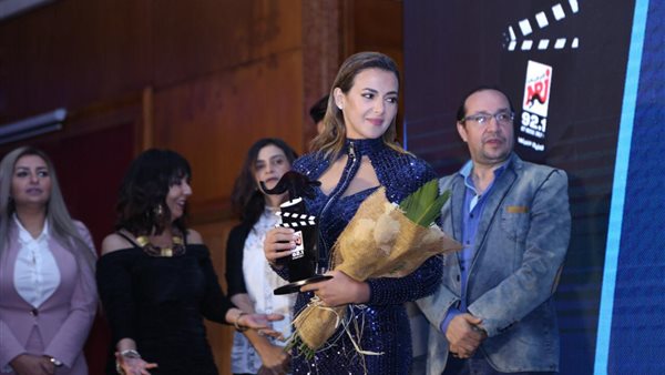 الفائزون بجوائز 