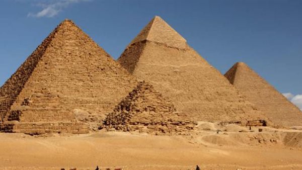 زاهي حواس: اليهود اعترفوا بعدم بنائهم للأهرامات بعد اكتشاف مقبرة العمال (فيديو)