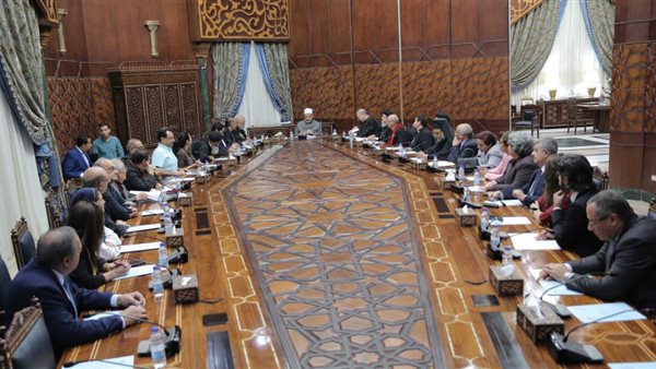 شيخ الأزهر يستقبل اللجنة التنفيذية لمجلس كنائس مصر (صور)