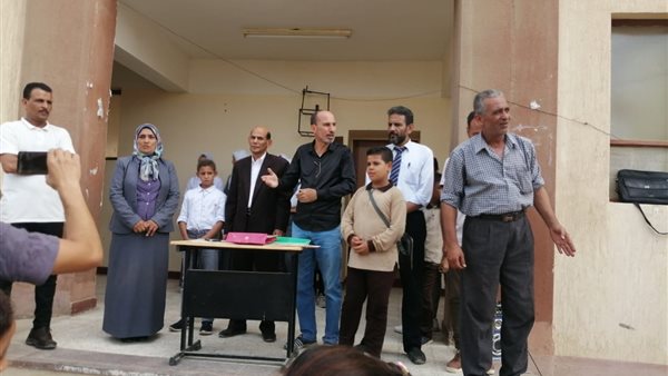 ادارة الصف التعليمية تكرم طالبا فاز بالمركز الاول بمسابقة الموهوبين على مستوى الجيزة (صور)