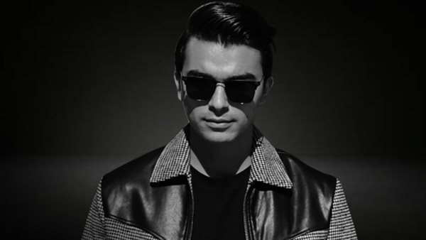 الفنان التونسي أحمد الرباعي يطلق ''حكايتي أنا'' ويحضر لعمل مغربي (فيديو)