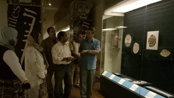 مؤمن عثمان يتفقد متحف النسيج المصري (صور)