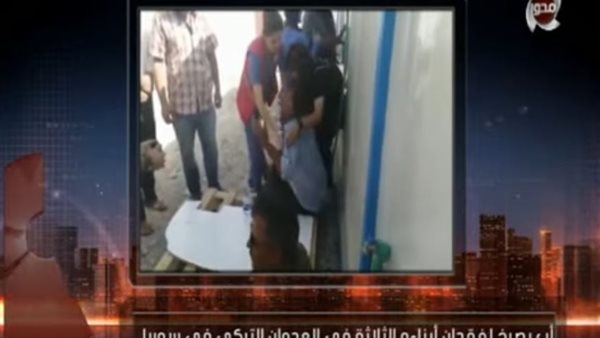 الباز يعرض فيديو لأب سوري فقد ثلاثة من أبنائه: صرخات هذا الأب قليل الحيلة توثق جرائم السفاح التركي (فيديو)