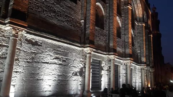 بدء تشغيل نظام الإضاءه الجديد بمجموعة قلاوون (صور)