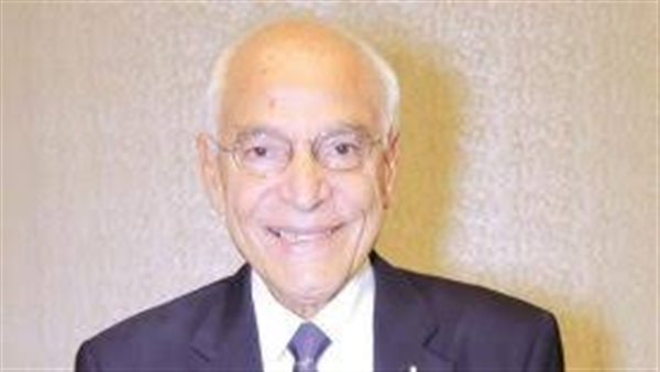 الباز يروي قصة انضمامه لوكالة «ناسا»: اكتشفت 16 موقعا على سطح القمر لم يكتشفهم أحد (فيديو) 