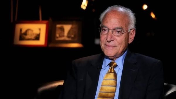 فاروق الباز يروي تفاصيل إرسال سورة الفاتحة خلال أحد الرحلات الفضائية للقمر (فيديو)