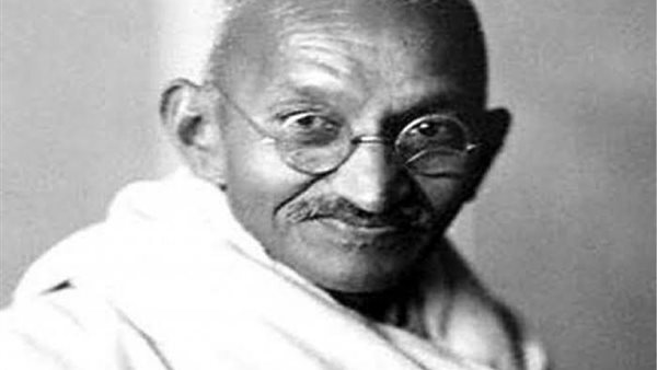 اختار المواجهة السلمية.. أستاذ تاريخ حديث يكشف دور غاندي في التصدي للاحتلال البريطاني (فيديو)