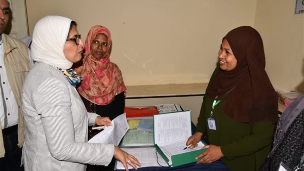 خلال تفقدها وحدة طب الأسرة بالدير..وزيرة الصحة: تسجيل 44 ألف مواطن بمنظومة التأمين الصحي الجديد بالأقصر خلال 13 يوم عمل (صور)
