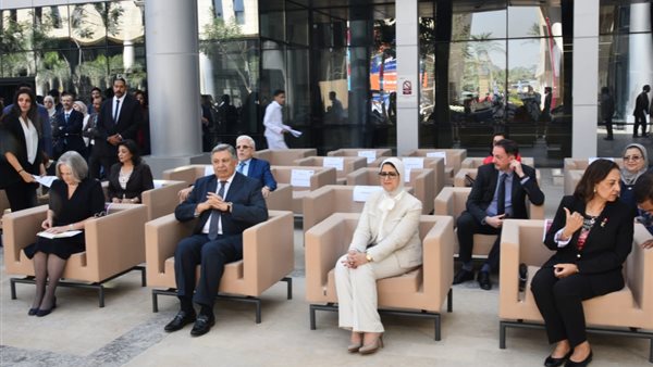 خلال الاحتفال ببدء الدراسة بالكليات الطبية بجامعة 