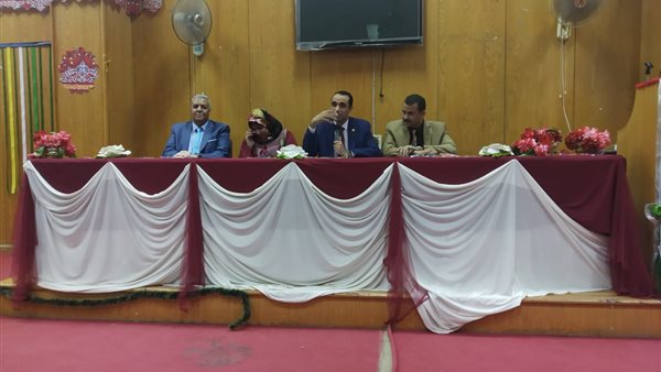 انطلاق فعاليات الأمسية الشعرية الأولى 