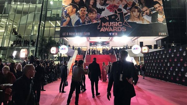 في حفل ضخم.. ليدي جاجا وإيد شيران يحصدان جوائز 