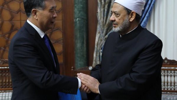 رئيس المجلس الاستشاري الصيني: عند عودتي للصين سأحرص على توضيح صورة الإسلام التي عرفتها من الإمام الأكبر (صور)