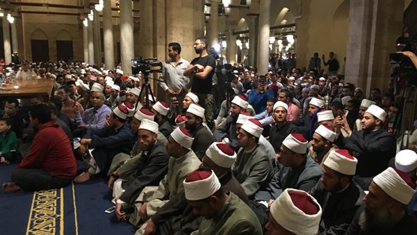 الآلاف يشاركون في 