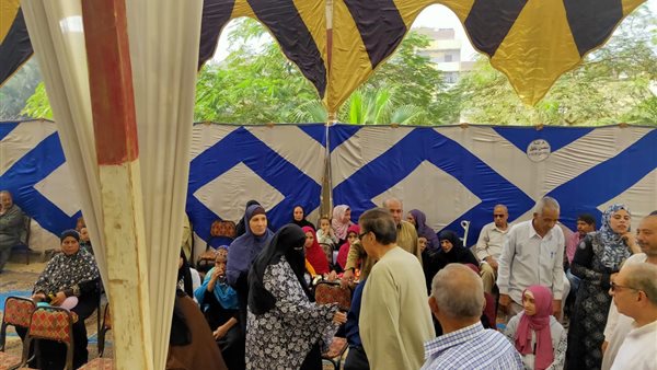 قافلة طبية لحزب الوفد بجنوب الجيزة تسفر عن الكشف على 680 مريضا واجراء 5 عمليات (صور)