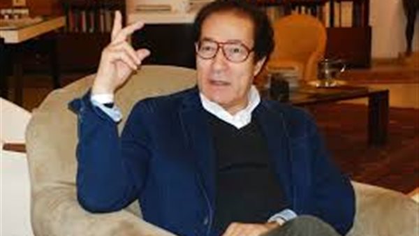 تعرض لاستقبال سيئ .. فاروق حسنى يتحدث عن تعيينه كأصغر مدير قصر ثقافة الأنفوشي(فيديو) 