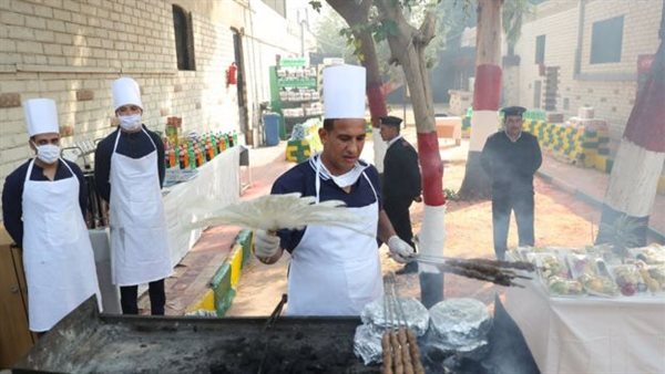 محمد الباز يكشف حقيقة الصور المتداولة لزيارة السجون: ليست منتجعات سياحية