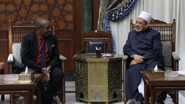 خلال لقائه الإمام الأكبر..سفير جزر القمر: مناهج الأزهر لها دور كبير في التصدي لأفكار التنظيمات المتطرفة