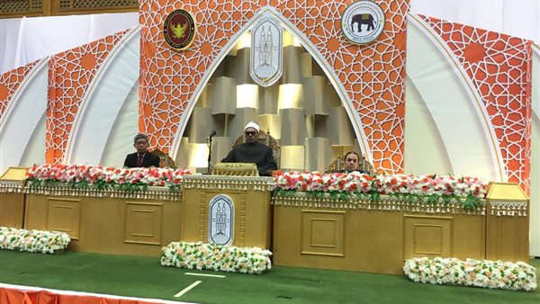 خلال الاحتفال بتخريج دفعة من طلاب تايلاند بالأزهر الشريف.. عميد أصول الدين: الأزهر طوق نجاة للبشرية جمعاء وطلابه الوافدون رسل سلام (صور)