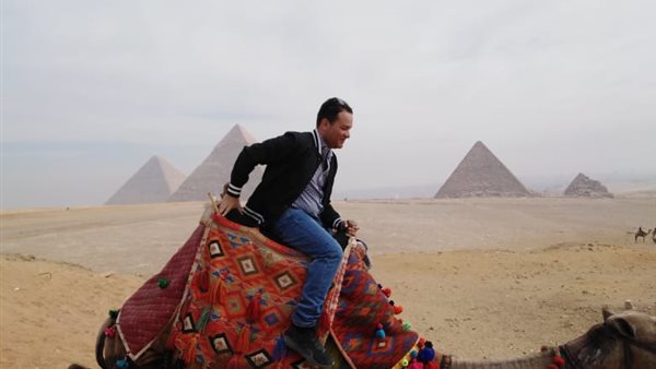 وزير التجارة والصناعة بدولة بيرو يزور الأهرامات (صور)