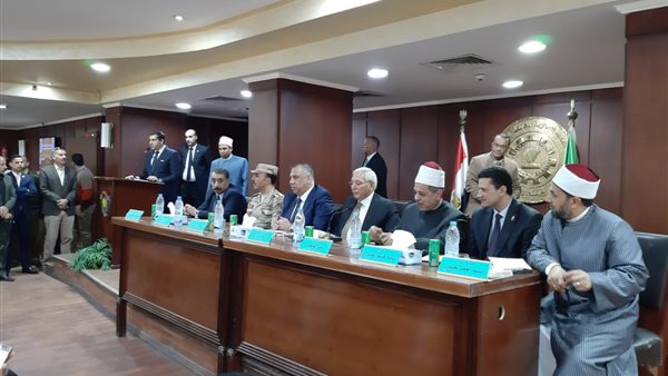 خلال اللقاء الجماهيري الرابع لبرنامج التوعية الأسرية والمجتمعية.. رئيس قطاع المعاهد الأزهرية: الوعي الأسري والتربية السليمة مهمان في بناء المجتمع (صور)