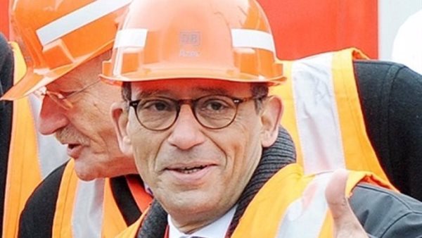 «مفيش حاجة مستحيلة» ..هانى عازر يوجه رسالة للشباب (فيديو)