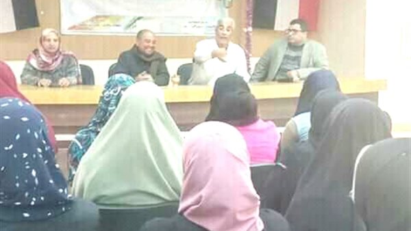 ثقافة الغربية تناقش المعلومات بين المعرفة ونشر الأكاذيب (صور)