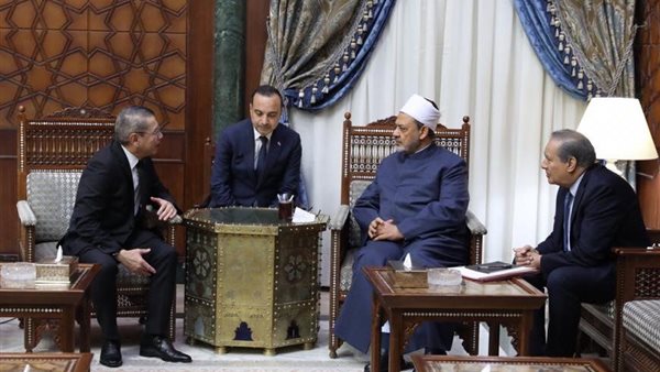 سفير بنما يشيد بوثيقة الأخوة الإنسانية وجهود الإمام الأكبر في نشر التسامح والسلام العالمي