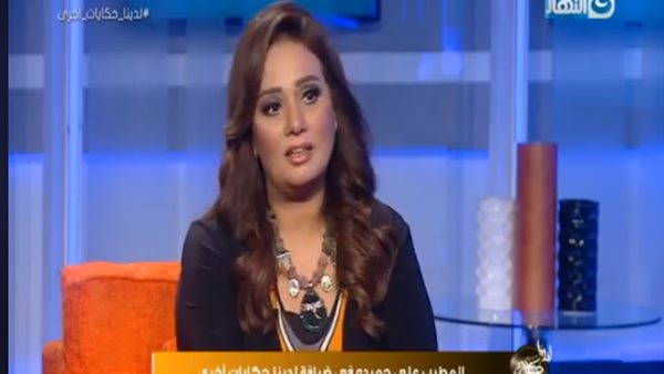 أماني القصاص تُحرج الفنان علي حميدة على الهواء (فيديو)