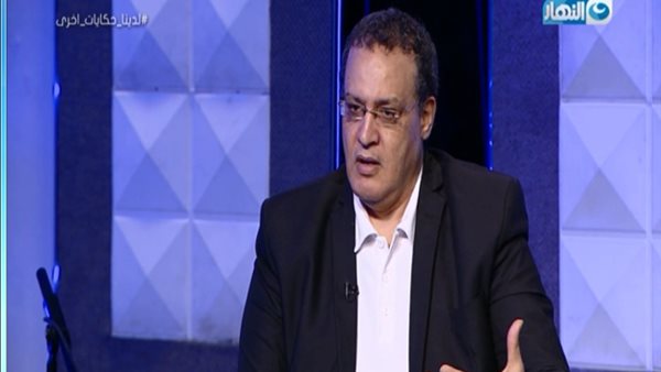 والد الطفلة أشرقت يكشف سر حب الفنان تامر حسني لها | فيديو