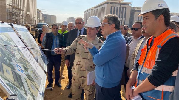 وزير الآثار يتفقد متحف العاصمة الإدارية (صور)