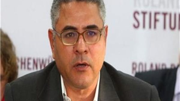 محمد الباز يكشف حقيقة التعدى على جمال عيد بـ 