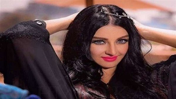 4 حفلات في يوم واحد ..رقصات مثيرة لصافيناز في احتفالات رأس السنة | صور