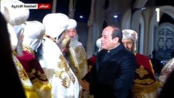 محمد الباز: الرئيس عبد الفتاح السيسى كان يؤدى صلاة من أجل الوطن داخل كاتدرائية ميلاد المسيح